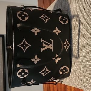 ********  SOLD************Louis Vuitton Neverfull MM Tote